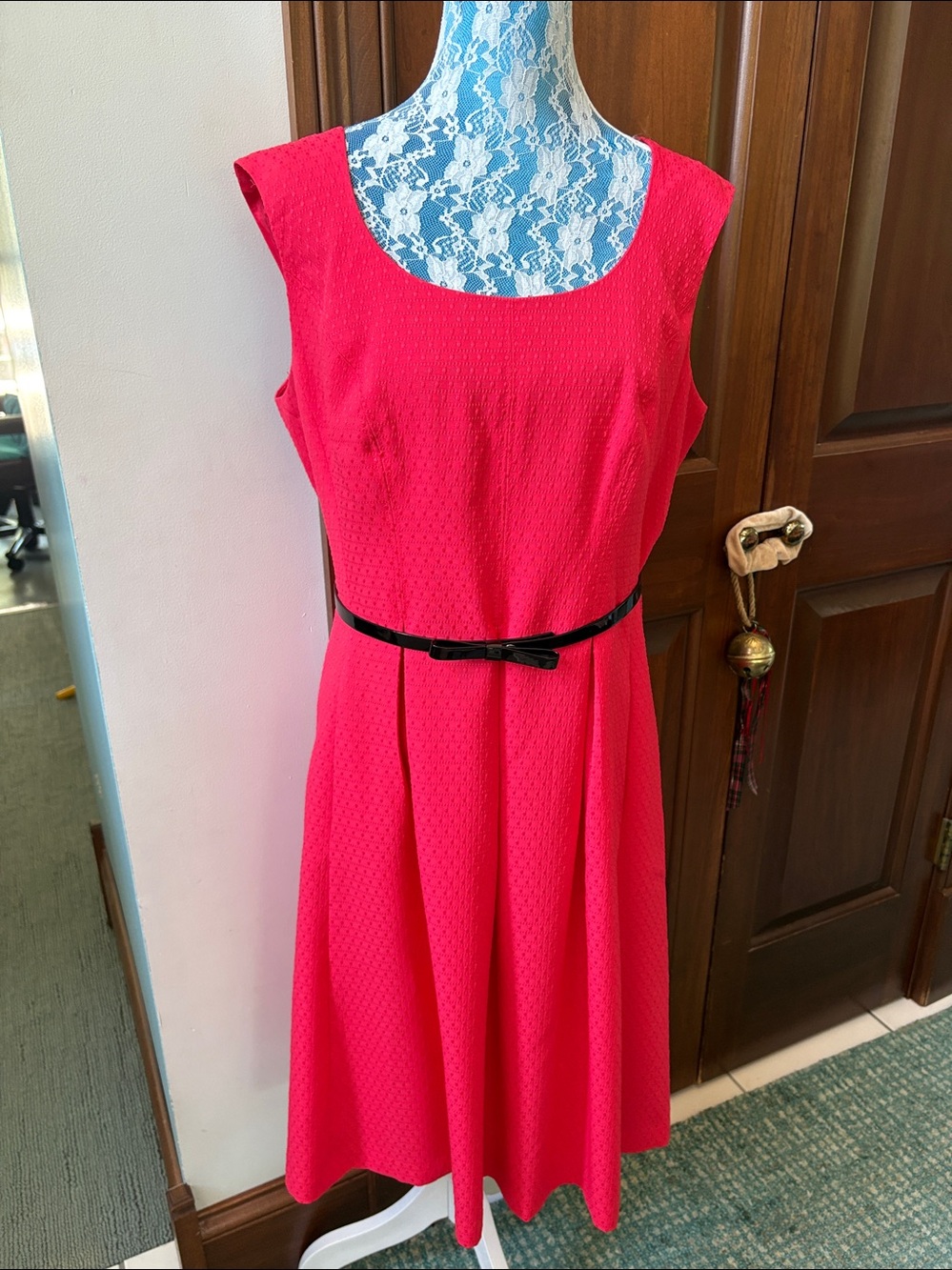 Kasper Dress Red sleeveless  scoop neck pleated skirt/patent leather black belt